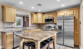 317 Trenton Ave N, Bayville, NJ 08721