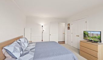 4977 BATTERY Ln 1-711, Bethesda, MD 20814