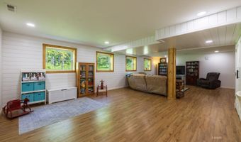 300 Fisher Rd, Athens, OH 45701