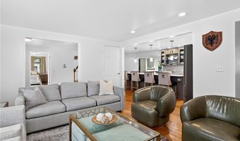 60 Fennec Ln, Amherst, NY 14051