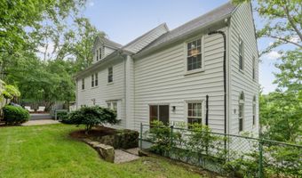 1805 ARMY NAVY Dr, Arlington, VA 22202