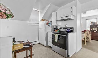 28 Young St, Newport, RI 02840