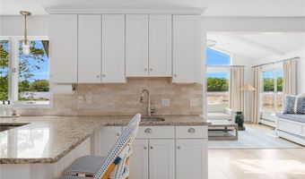 45 Meadowbrook Dr, Barrington, RI 02806