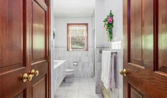 10 Oak Hill Dr, Lincoln, RI 02865