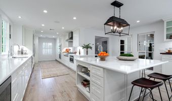 2051 Mendocino Ln, Altadena, CA 91001