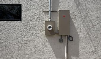 911 S 4th St, Artesia, NM 88210