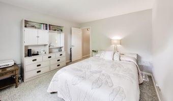611 W Whiting Ln, Arlington Heights, IL 60004