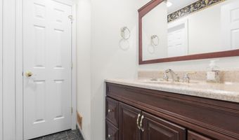 192 Clubhouse Dr, Middletown, NJ 07748