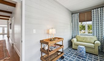 810 S Beach Blvd, Bay St. Louis, MS 39520