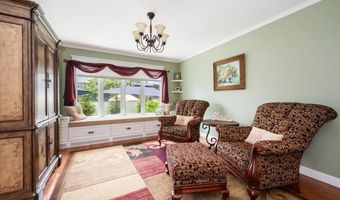 18 South Plz, Amity Harbor, NY 11701
