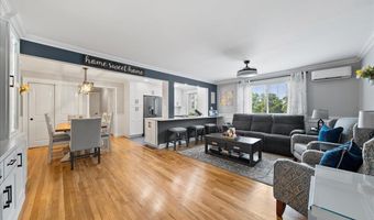 200 Merrick Rd R, Amityville, NY 11701