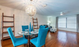 910 CHIPAWAY Dr, Apollo Beach, FL 33572