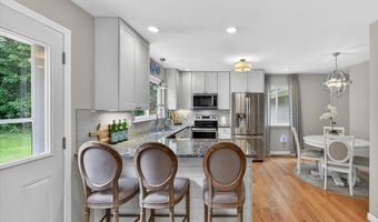706 Clayworth Dr, Ballwin, MO 63011