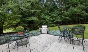 212 Orchard Woods Dr, North Kingstown, RI 02874