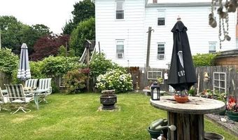 23 Rock St, Bristol, RI 02809