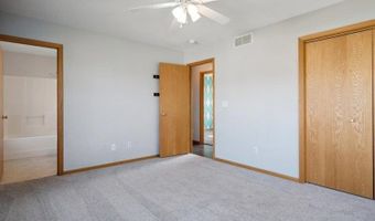 1415 Deerfield Dr, North Liberty, IA 52317