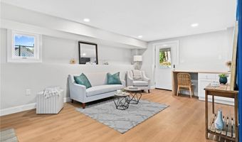 91 Houston Ave, Newport, RI 02840