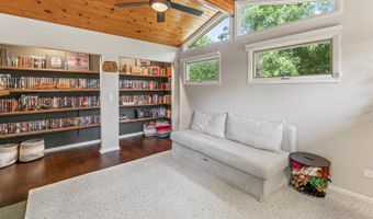 90 E White Oak St, Arlington Heights, IL 60005