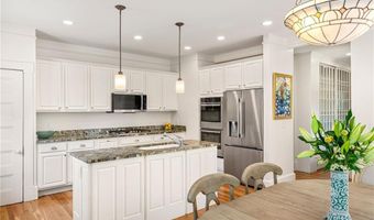 84 Rodman St, Narragansett, RI 02882
