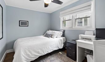 8 Lincoln Ave, Bristol, RI 02809