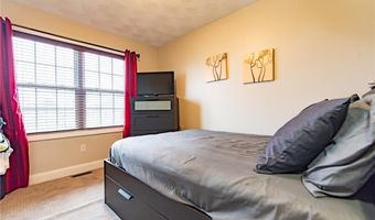 10 Flanders St, Johnston, RI 02919