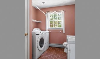 46 North Rd, Jamestown, RI 02835