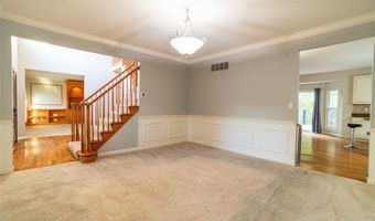 570 Castle Ridge Dr, Ballwin, MO 63021