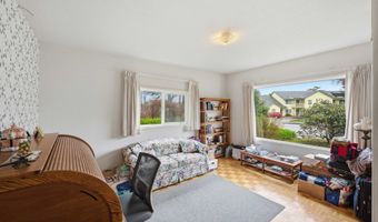 830 CHICAGO Ave, Bandon, OR 97411