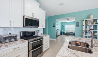6230 ROADSTEAD Ct, Apollo Beach, FL 33572