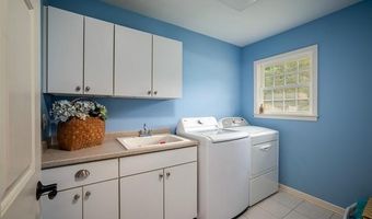 9404 River Rd, Algonac, MI 48001