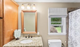 33 Ridgedale Rd, Bethel, CT 06801