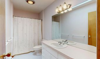 40 Phenix Ridge Dr, Cranston, RI 02921