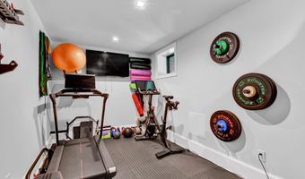 7601 PERSIMMON TREE Ln, Bethesda, MD 20817