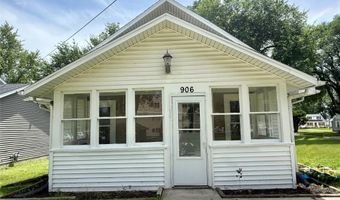 906 Rittenhouse St, Des Moines, IA 50315