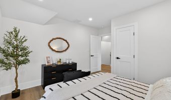 907 LAWRENCE St NE, Washington, DC 20017