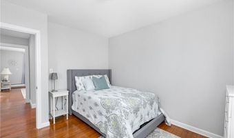 23 Vernon Ave 1, Newport, RI 02840