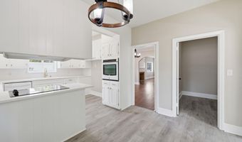 570 W Columbia Ave, Batesburg, SC 29006