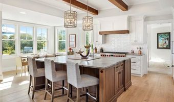 71 Cliff Dr, Narragansett, RI 02882
