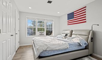 25 Livingston Ave, Avenel, NJ 07001