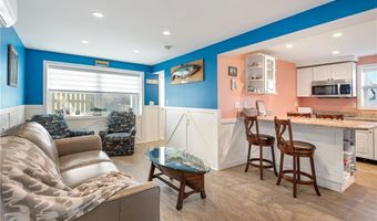 6 Macalder St, Narragansett, RI 02882