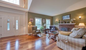 2 Warren Gln, Burlington, CT 06013