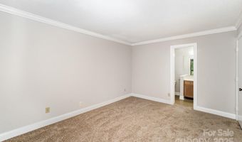 7925 Charter Oak Ln, Charlotte, NC 28226