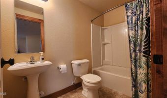 518 Medora Ave, Bismarck, ND 58503