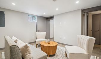132 N GLADDEN St N, Alexandria, VA 22304