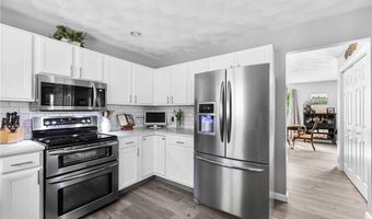 84 Country Hill Ln, North Kingstown, RI 02852