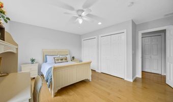 29 Weatherdeck Dr, Bourne, MA 02532