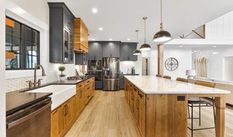 5272 Greyson Heights Dr, Auburn, IN 46706