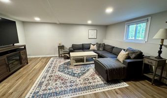 128 Mallego Rd, Barrington, NH 03825