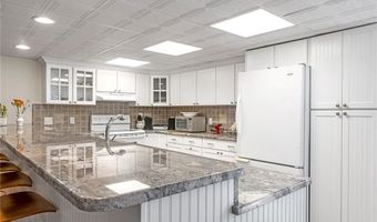 94 Greening Ln, Cranston, RI 02920