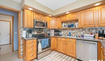 325 WOODLAND Dr, Andalusia, IL 61232